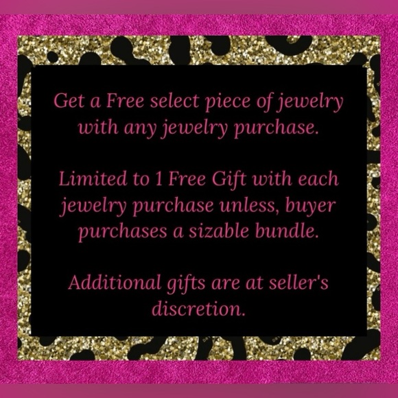 NWT Geometric Rhinestone Ring - Picture 10 of 14